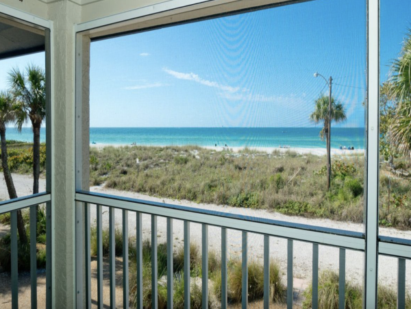 Holmes Beach 2 Bedroom Beach Front Vacation Rental Sleeps 4